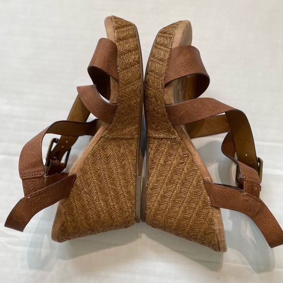 Jellypop Shoes - EUC Jelly pop espadrilles wedge sandal size 8.5 with memory foam